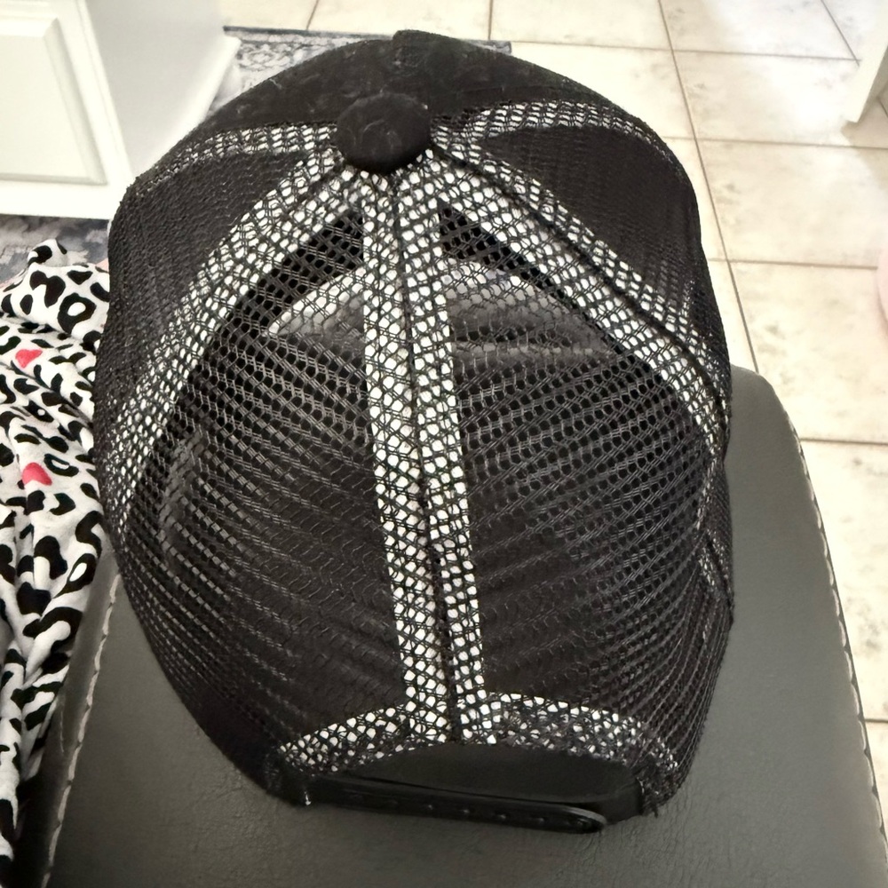 Von Dutch Black Mesh Trucker Cap - Picture 3 of 3